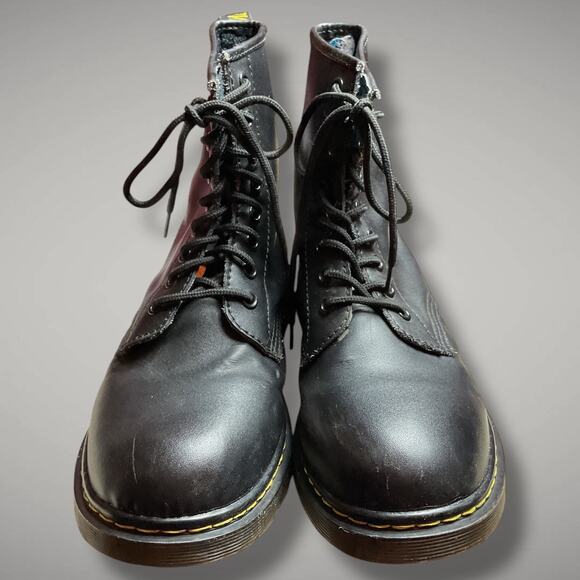 Men's 10.5 DR. MARTENS Smooth Black Leather Lace Up Boots In Excellent Condition - Picture 1 of 14
